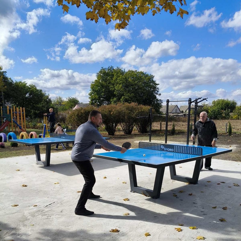 Вуличний тенісний стіл
