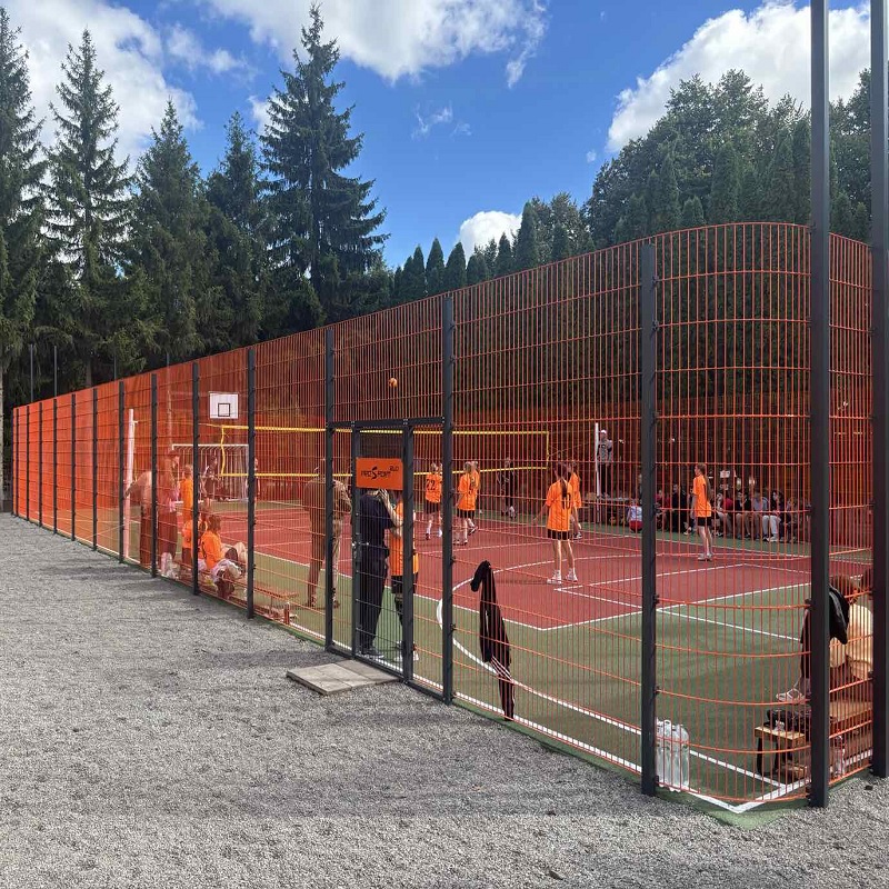 Огорожа спортивного майданчика.